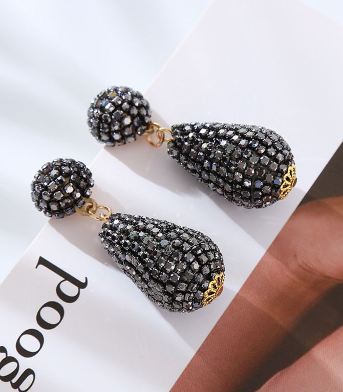 Aretes maxi negros