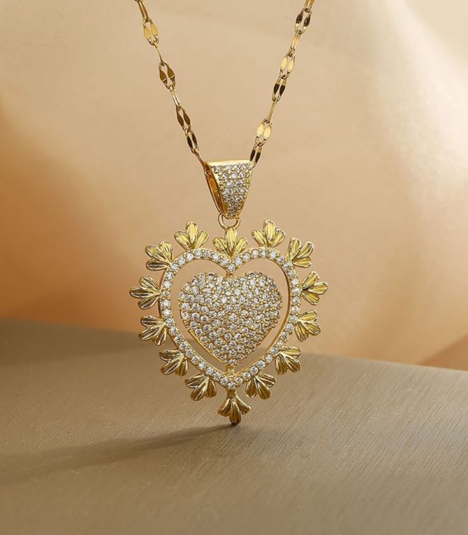 Collar corazón y zirconias