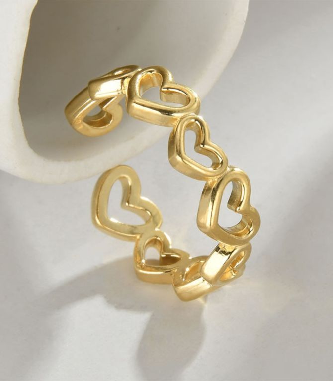 Anillo dorado corazones