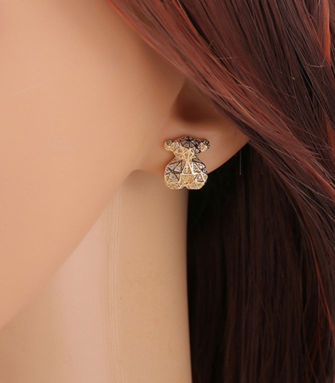 Aretes bear stud