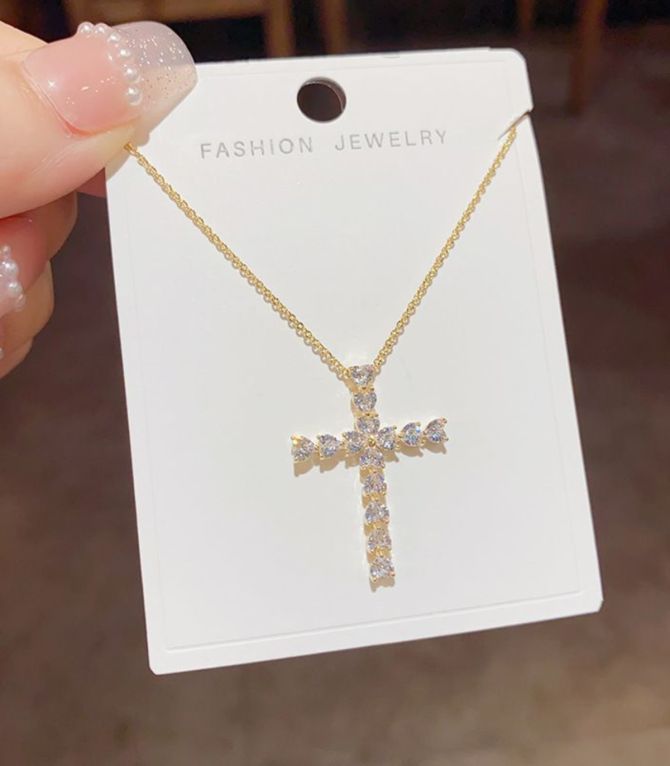 Collar gold zirconium cross