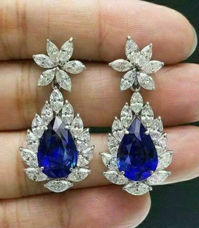 Aretes royal blue zirconium