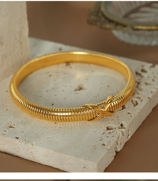 Brazalete dorado cruz