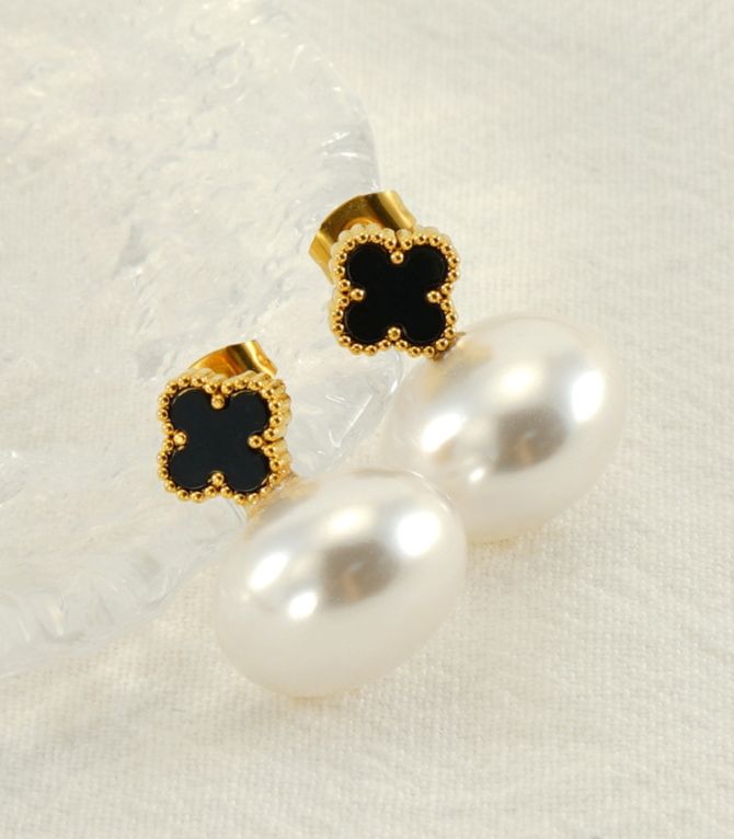 Aretes perla y clover negro