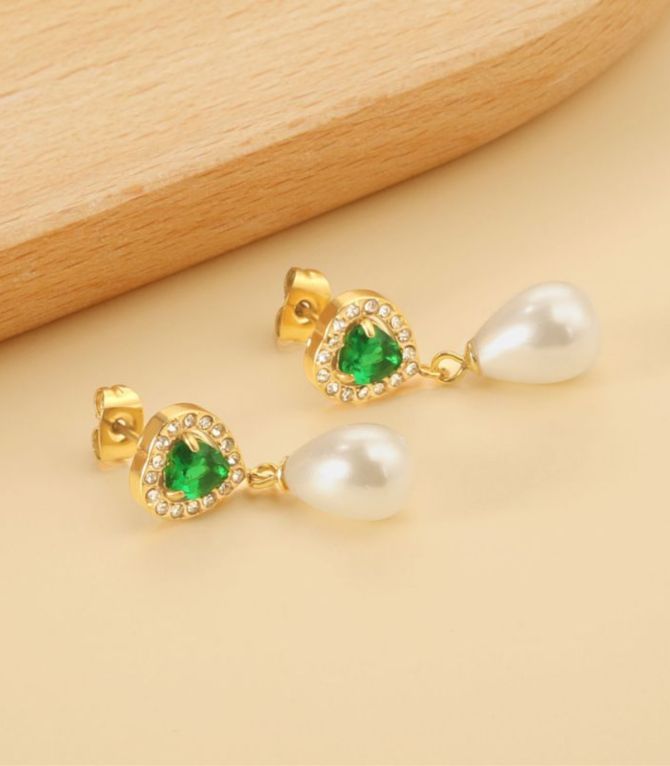 Aretes corazón y perlas