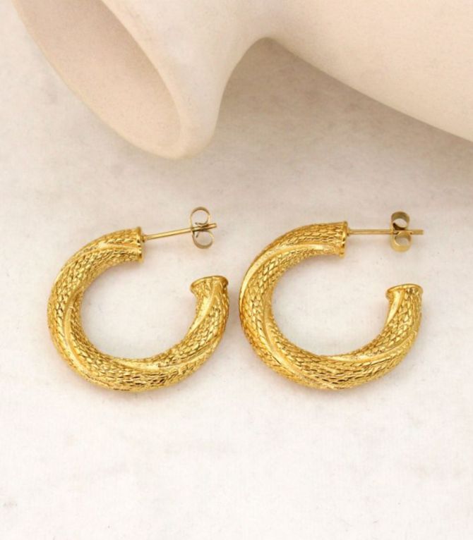 Aretes textured c shaped