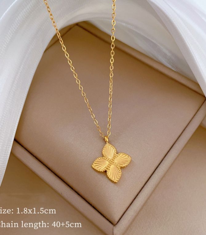 Collar lucky clover dorado