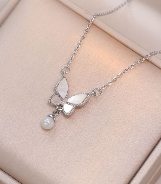 Collar silver shell butterfly