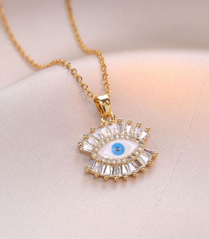 Collar diamond eye