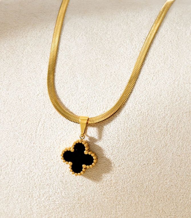 Collar clover snake negro