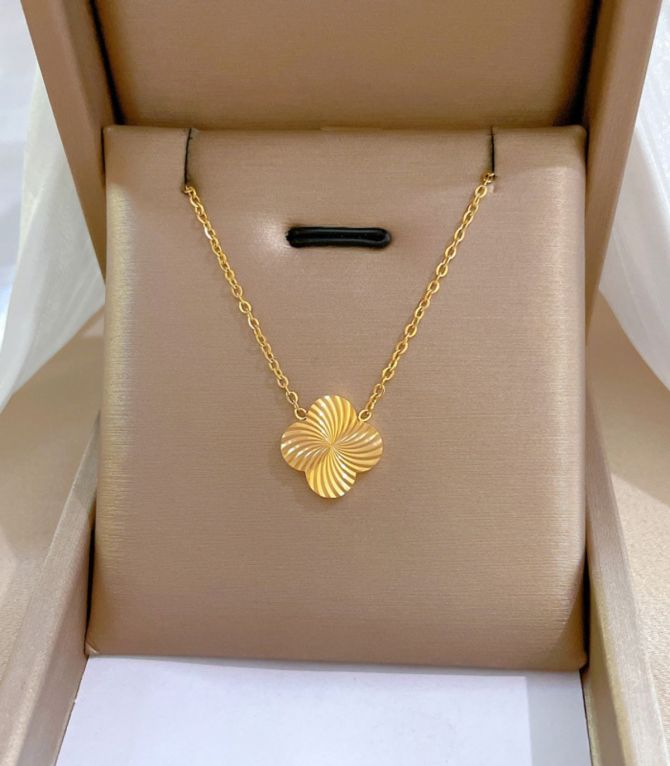 Collar clover shade gold