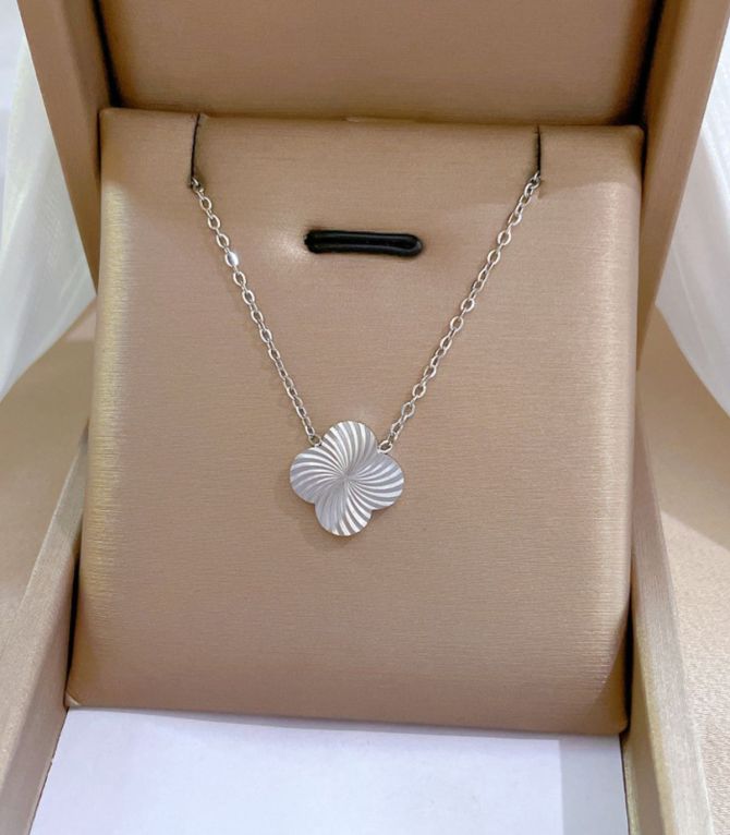 Collar clover shade silver