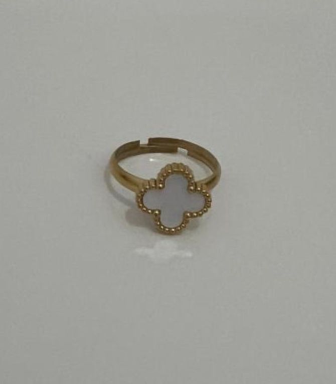 Anillo clover ajustable blanco