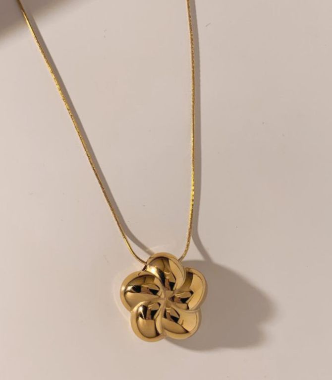 Collar gold flower