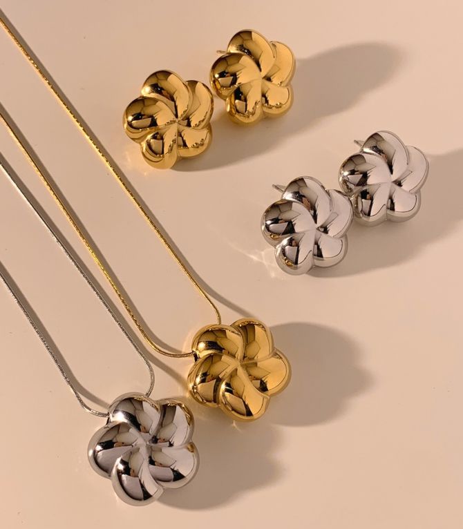 Collar gold flower