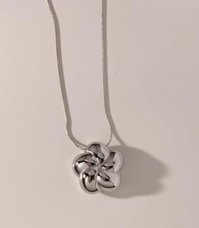 Collar silver flower