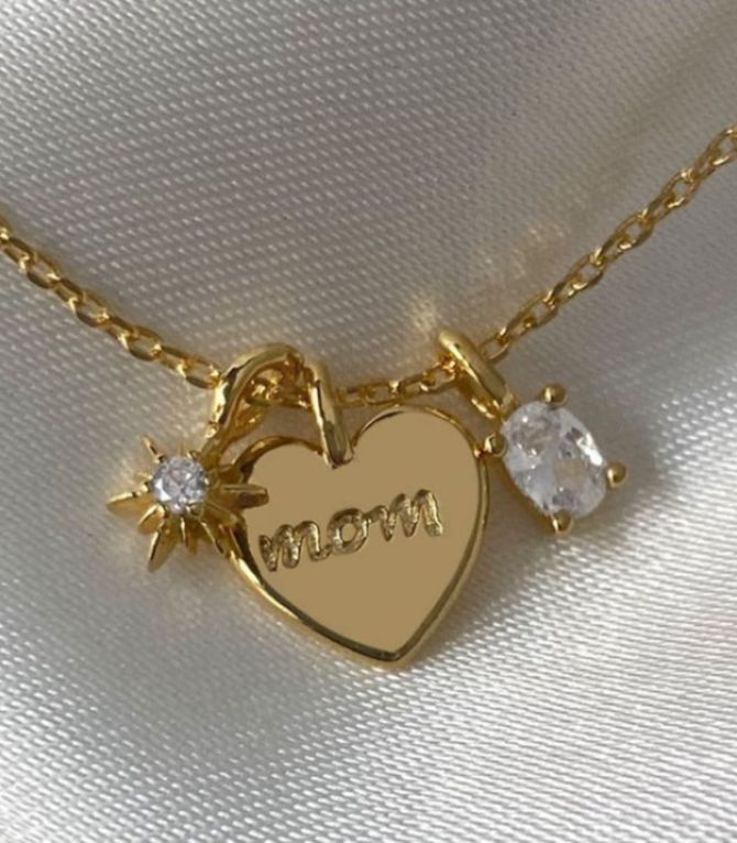 Collar gold mom heart