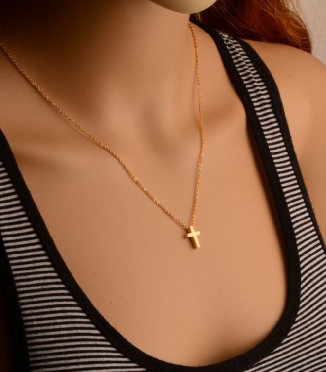 Collar gold cross