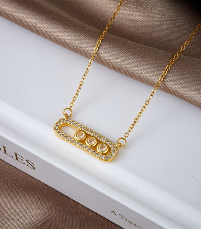 Collar gold diamond paperclip