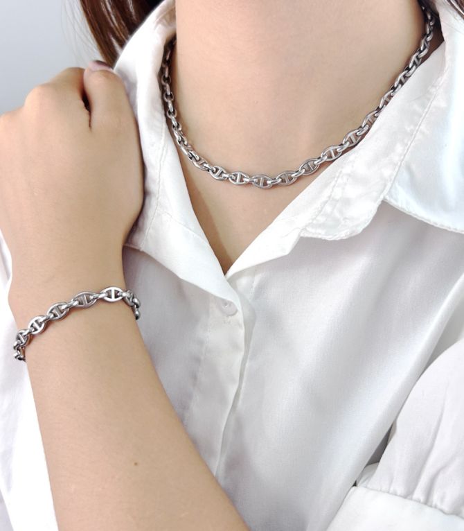 Collar silver geometric