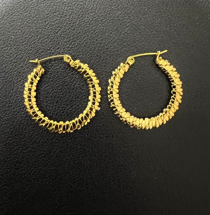 Aretes twist pattern c-shaped