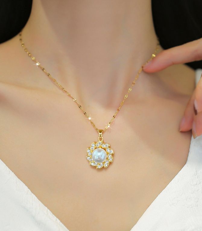 Collar diamond pearl