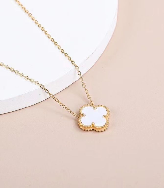 Collar clover blanco