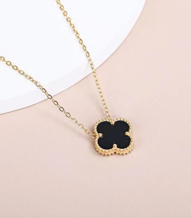 Collar clover negro