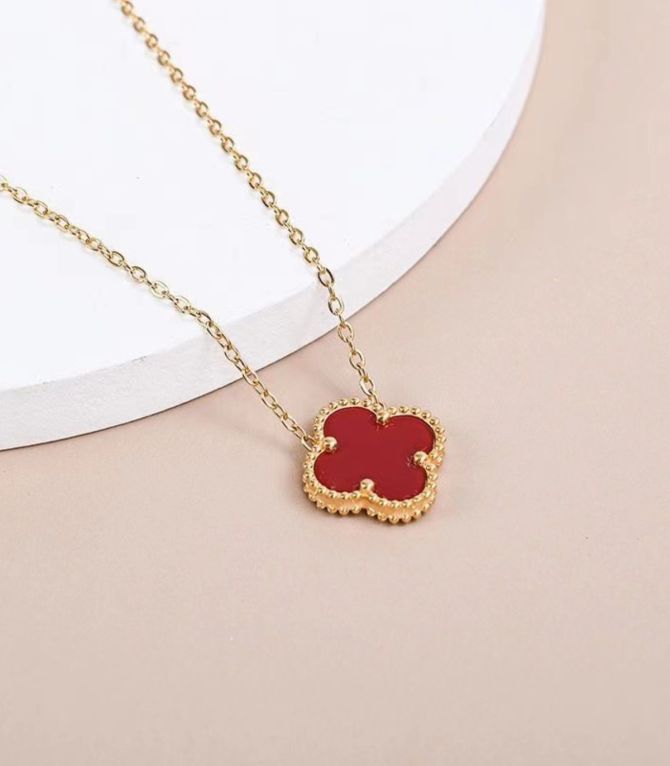 Collar clover rojo