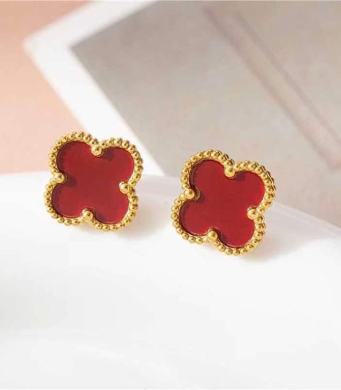 Aretes clover rojo