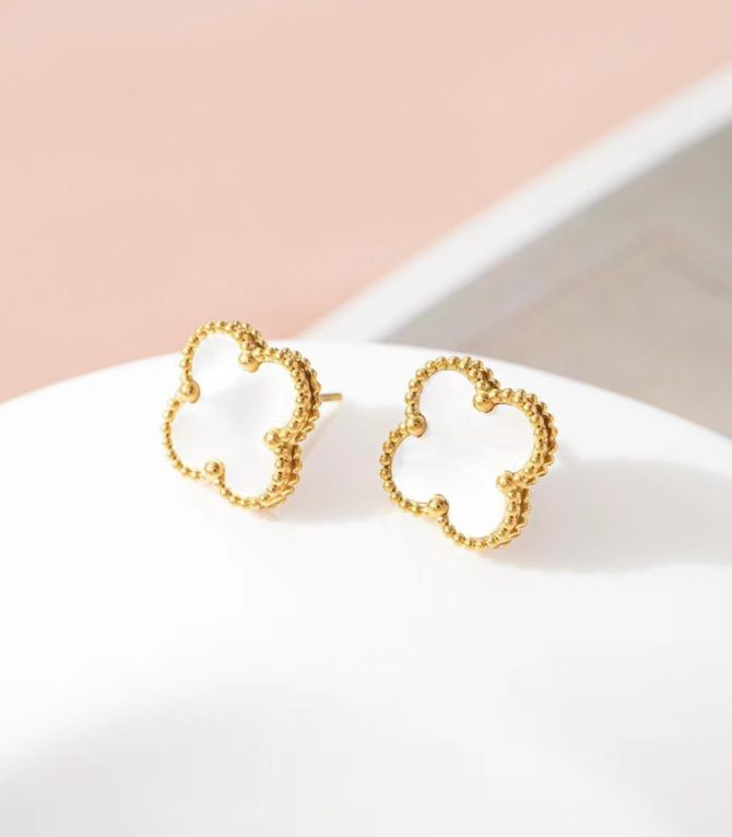 Aretes clover blanco