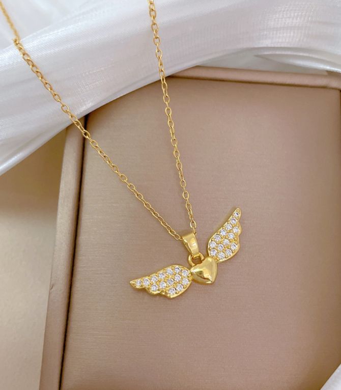 Collar heart wings