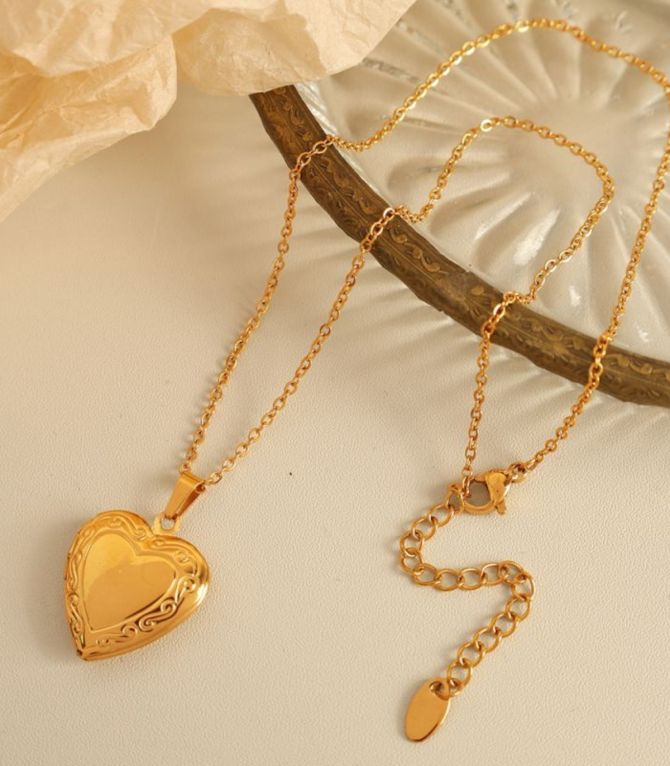 Collar steel heart