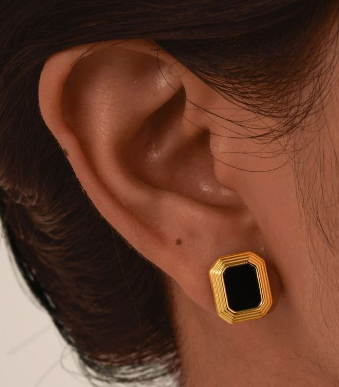 Arete black square