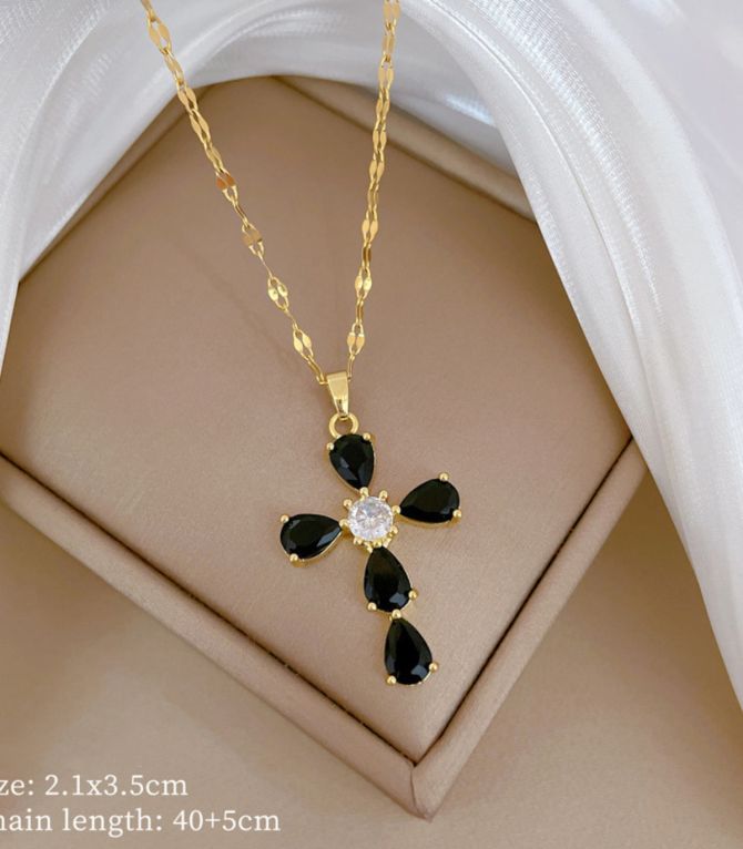 Collar black diamond cross