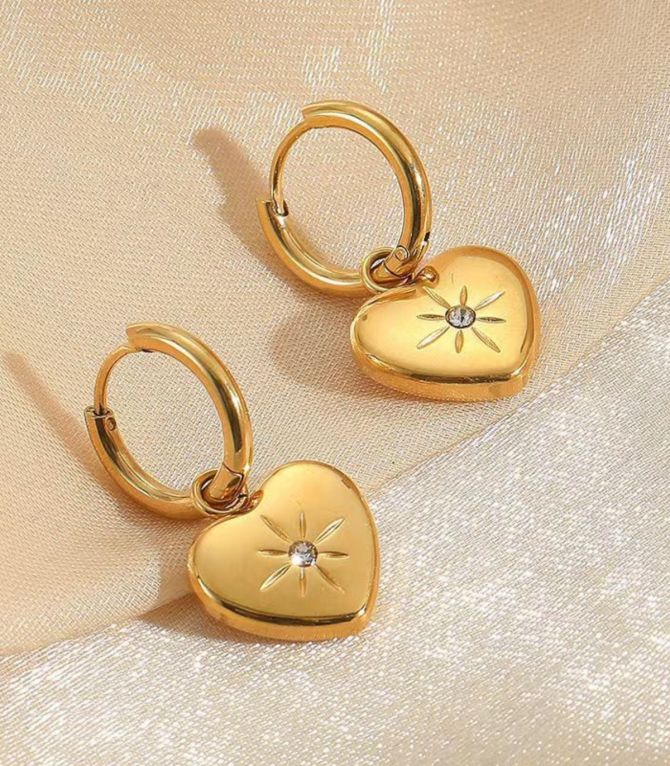 Aretes gold diamond heart hoop