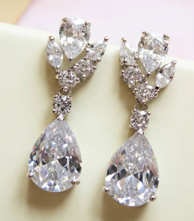 Aretes white diamond teardrop