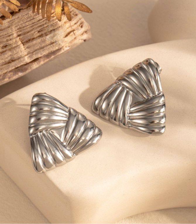 Aretes silver textured triangle