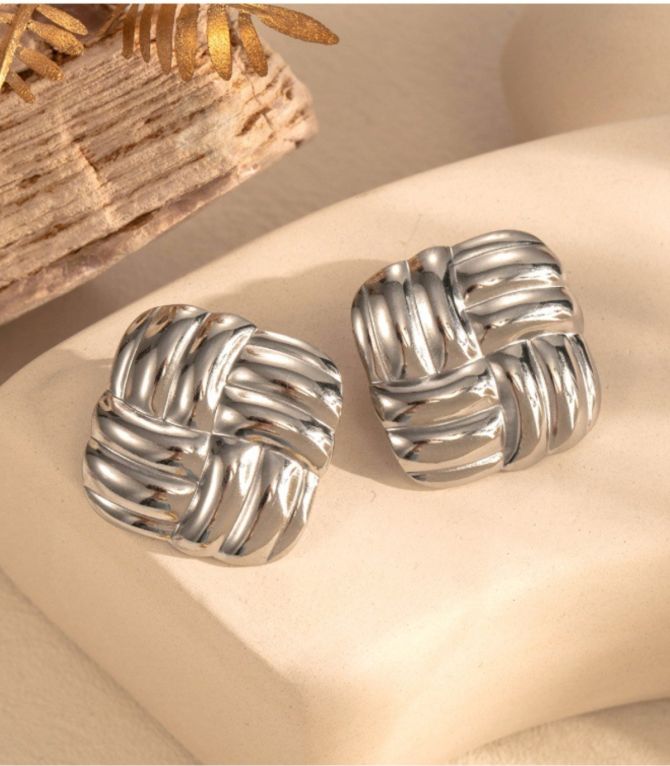 Aretes silver textured square