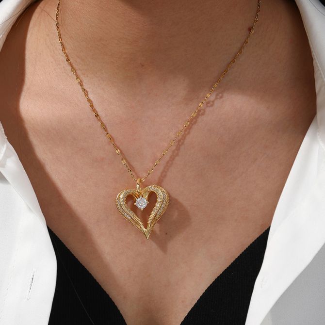 Collar gold zirconium hollow heart