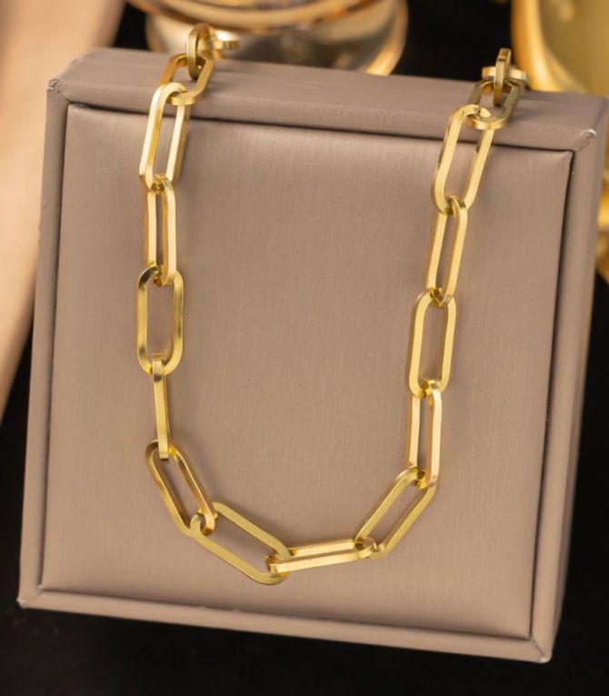 Collar dorado eslabones