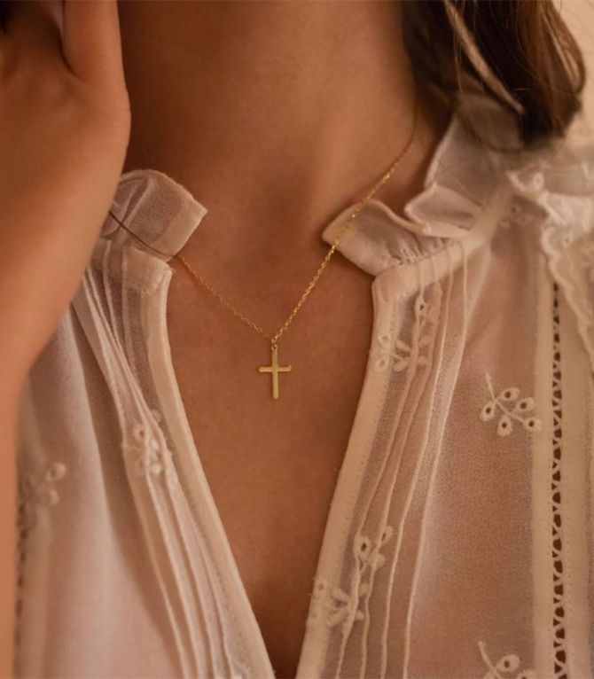 Collar gold cross