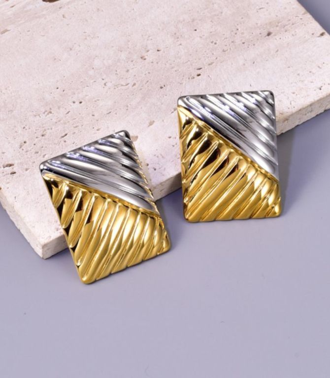 Aretes contrast square