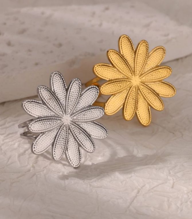 Anillo flor dorado