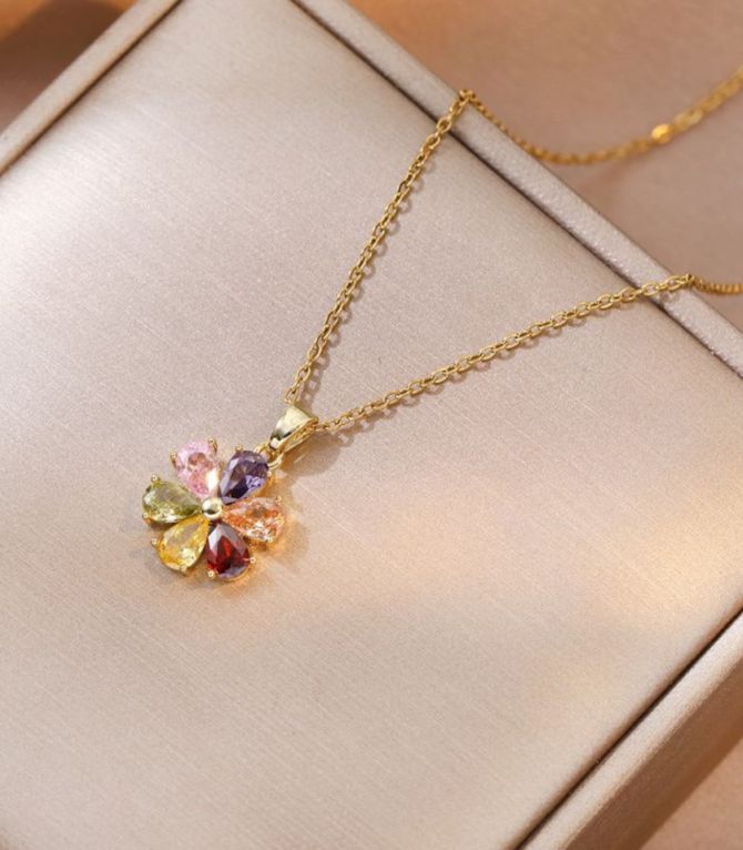Collar diamond flower