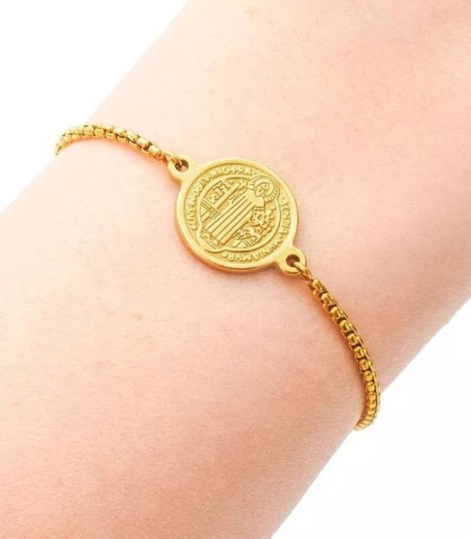 Brazalete dorado san benito