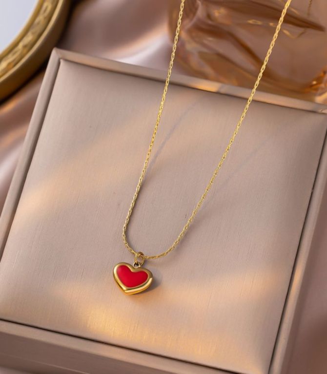 Collar red heart