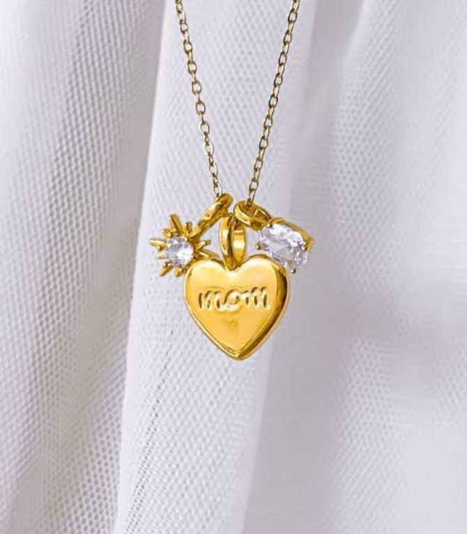 Collar gold mom heart