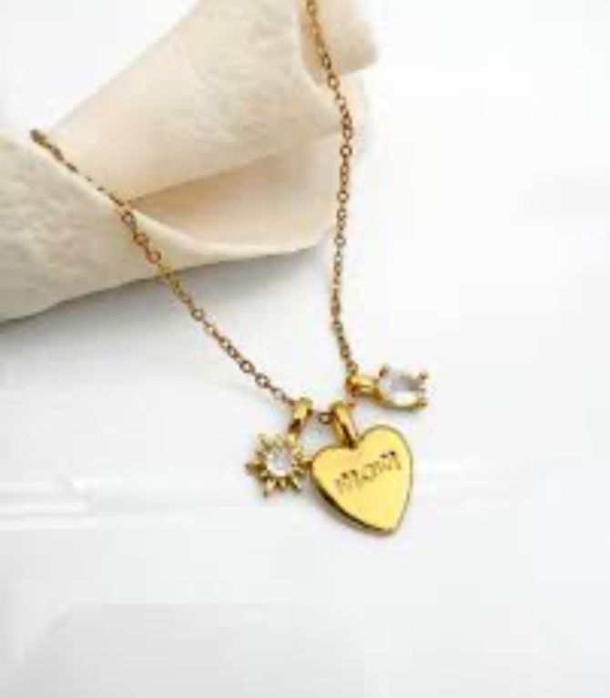 Collar gold mom heart