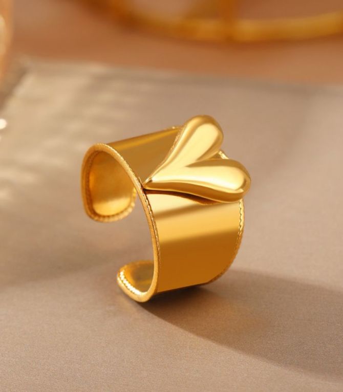 Anillo dorado corazón